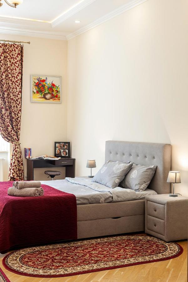 Apartment On Tamanska - Вулиця Дарії Гусяк リヴィウ エクステリア 写真