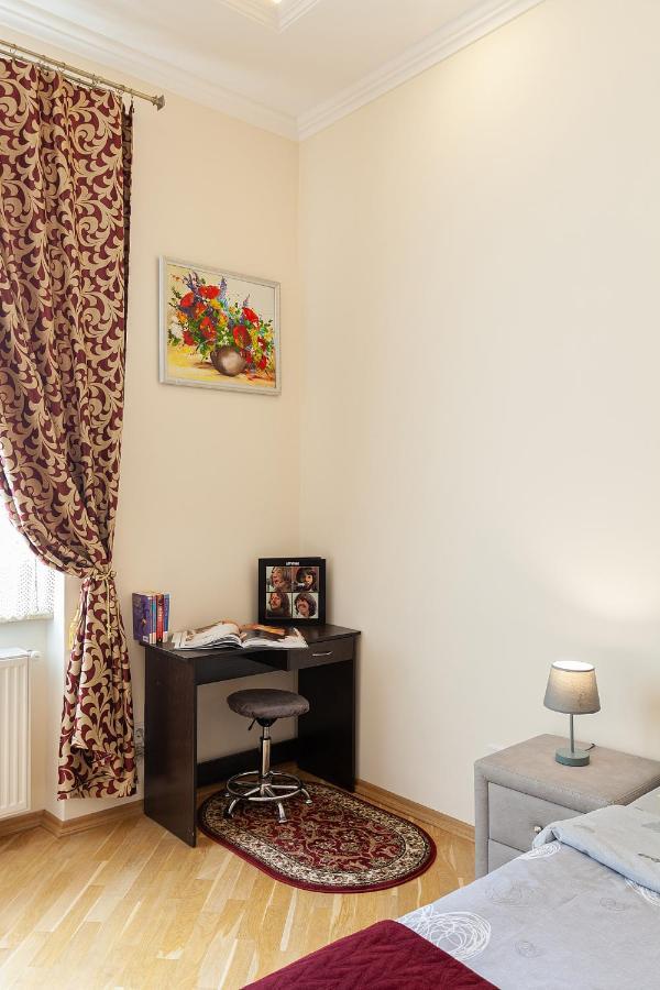 Apartment On Tamanska - Вулиця Дарії Гусяк リヴィウ エクステリア 写真