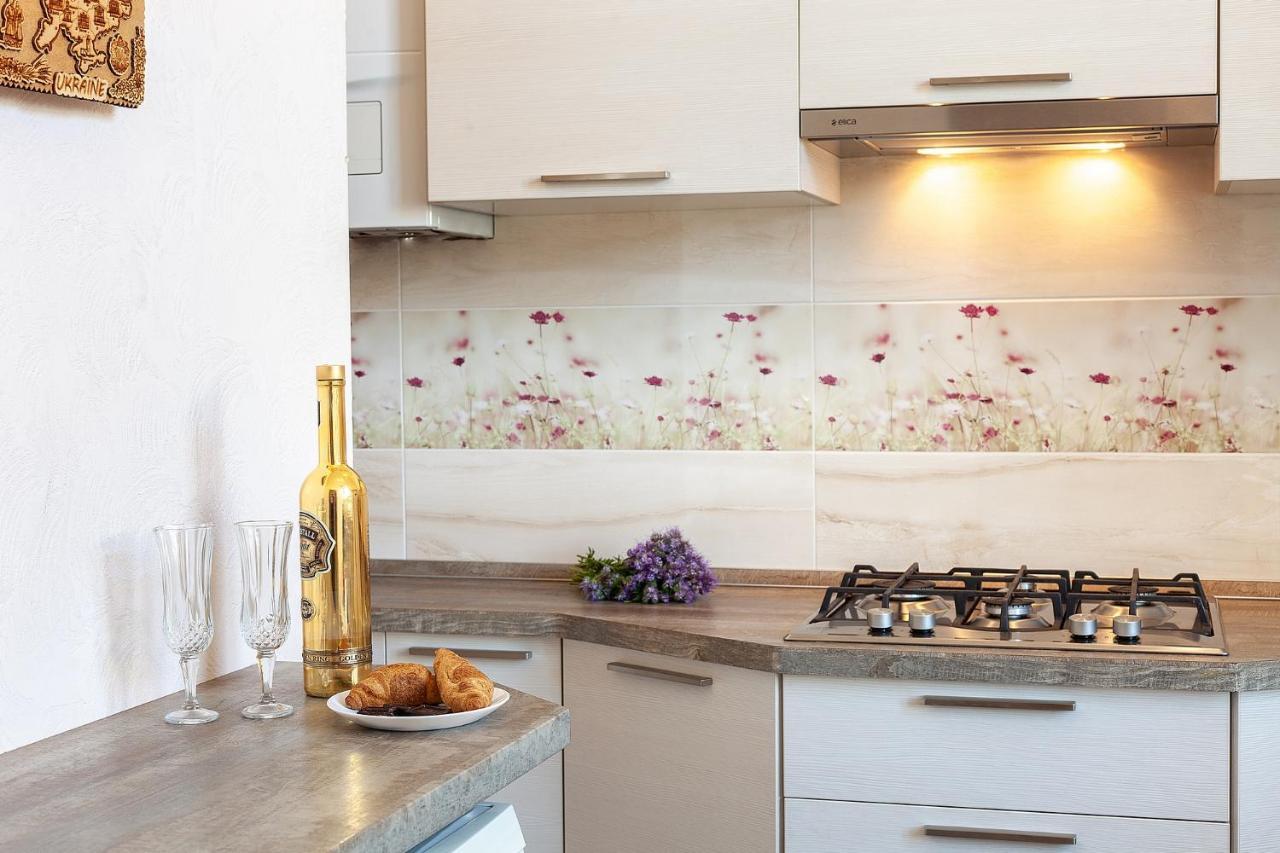 Apartment On Tamanska - Вулиця Дарії Гусяк リヴィウ エクステリア 写真
