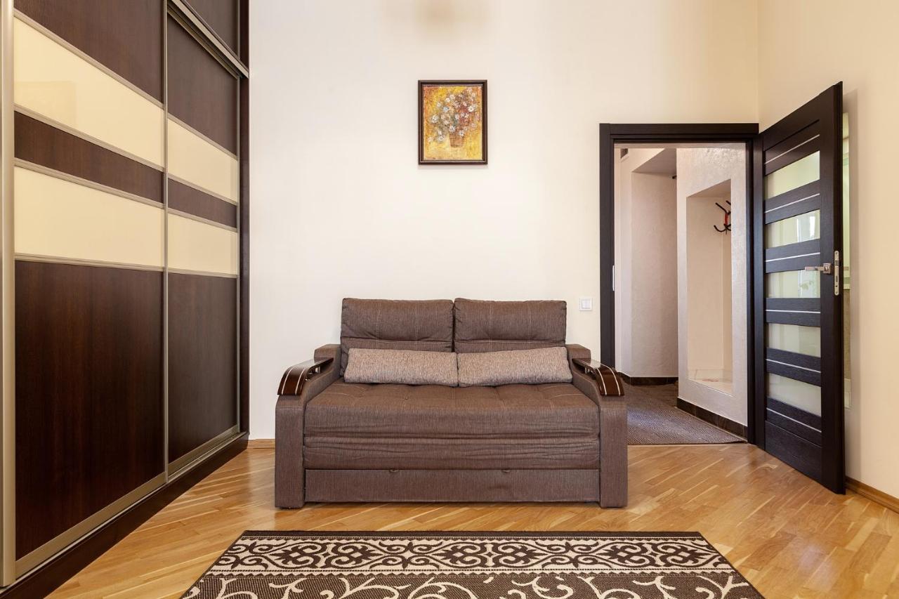 Apartment On Tamanska - Вулиця Дарії Гусяк リヴィウ エクステリア 写真